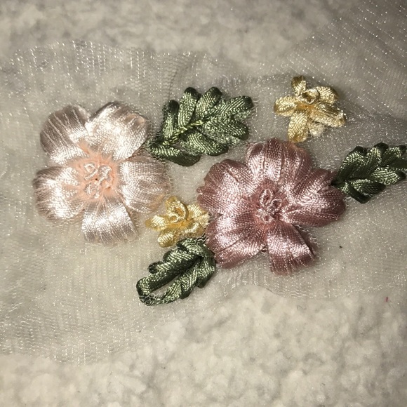 New 6 Pc Set Of 3D Flower Appliqués - Picture 7 of 10